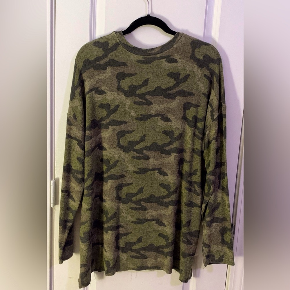American Eagle Super Soft and Sexy Camo long sleeve (XL) - Picture 3 of 4